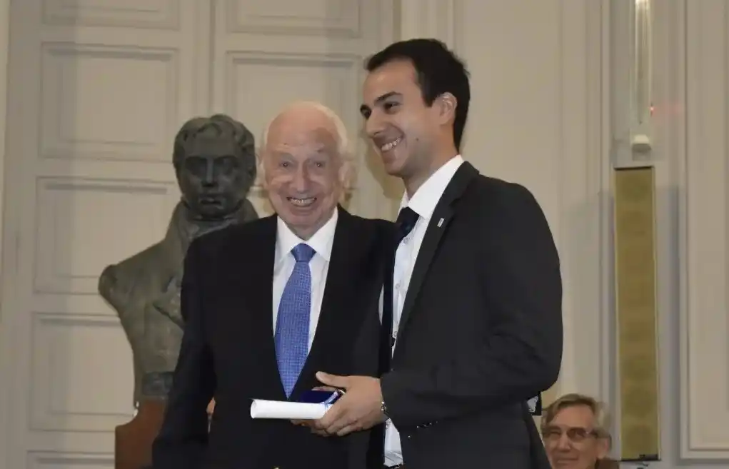 El ingeniero Andrés Braun recibiendo el premio “Isidoro Marín”. Foto: UTN