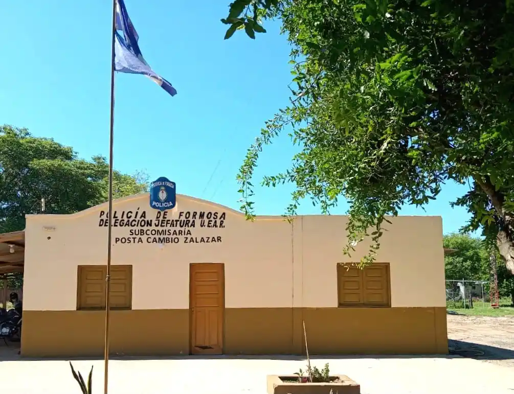 Rescataron a tres personas tras el vuelco de una lancha en el Bañado La Estrella