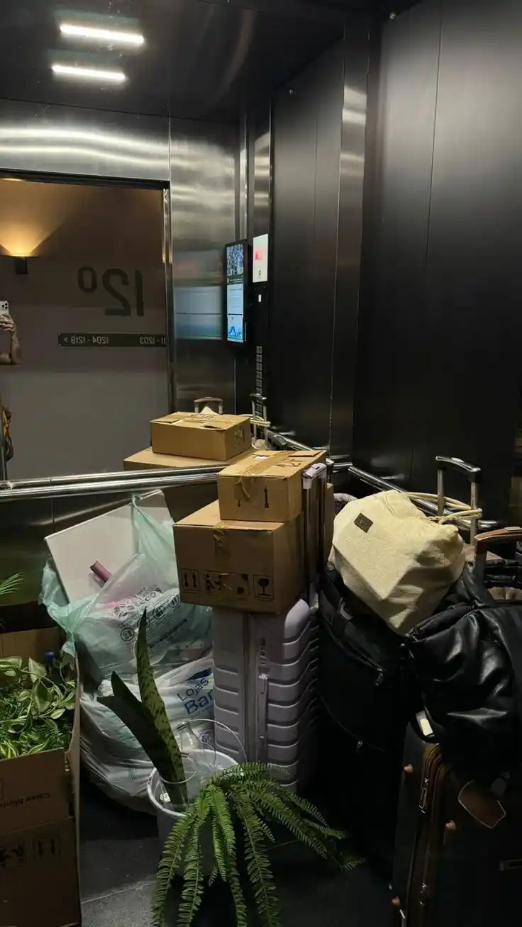 El regreso materializado en cajas y valijas