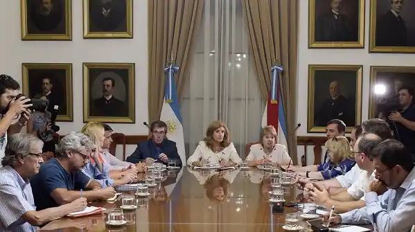 La provincia presentó una nueva propuesta a los gremios docentes