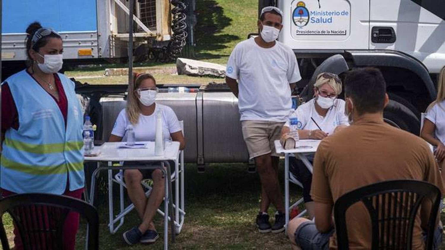 La provincia de Buenos Aires instaló postas en la costa para testear a asintomáticos