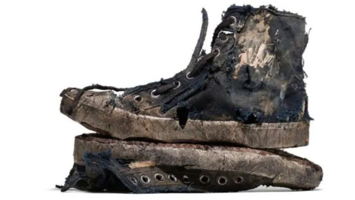 Estallan los memes: Balenciaga lanza zapatillas destrozadas a 495 euros