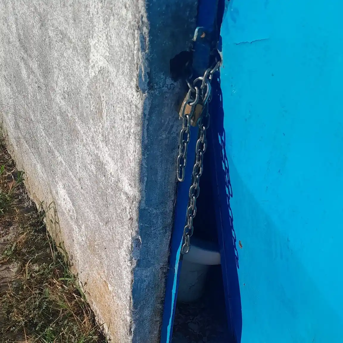 Delincuentes rompieron el candado y robaron elementos.