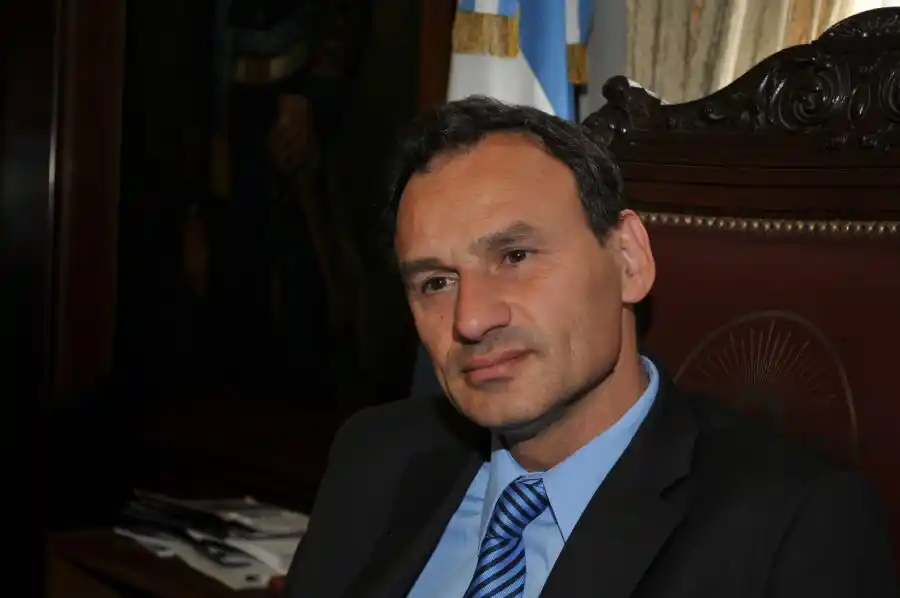 La Plata: Acusan a Bruera de "quemar" la plata de los vecinos