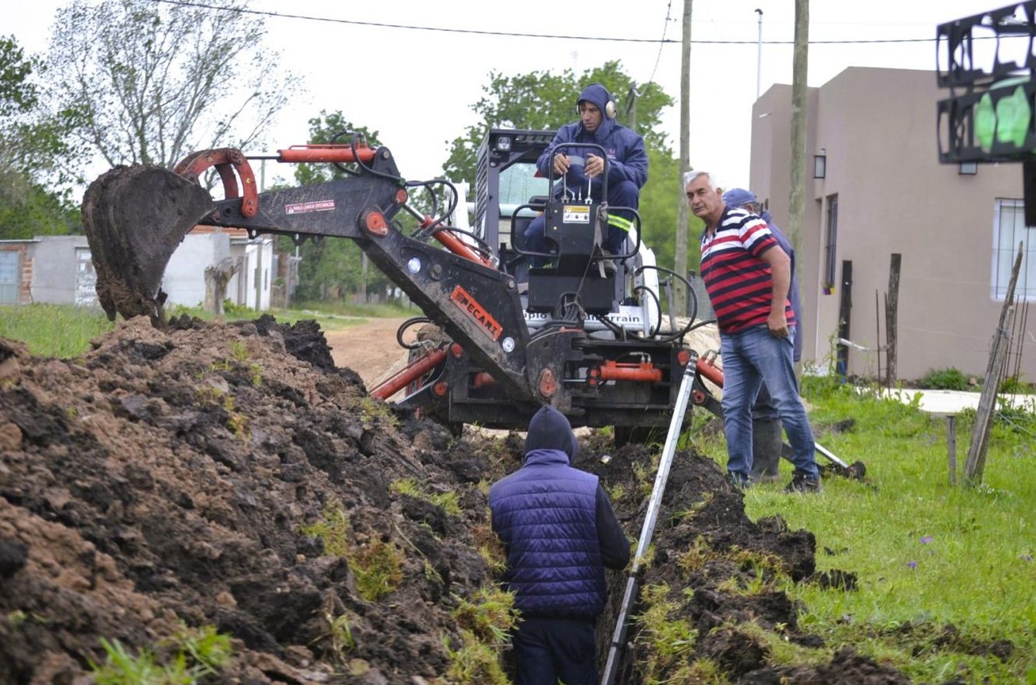 Urdinarrain: se trabaja en la sustitución de nueva de red de agua potable