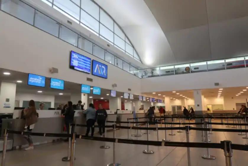 Confirman que hay agencias de viajes que ya suspendieron los cobros en pesos