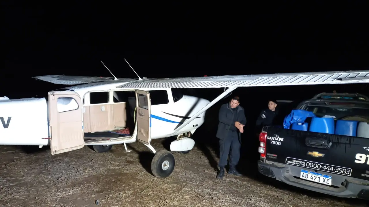 Se conocieron más detalles sobre la avioneta narco que abandonaron cerca de Rosario dos extranjeros que fueron imputados