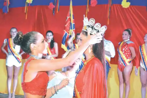 Comparsa  Imperio presentó sus figuras para el 2020