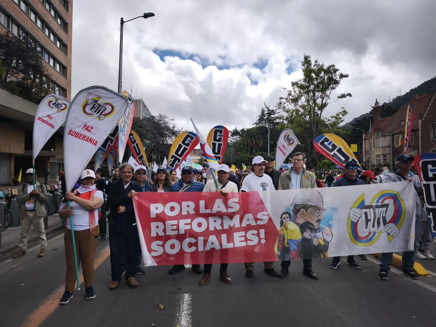 Colombia: dos días de paro nacional en respaldo a reforma laboral mientras Congreso decidirá su futuro