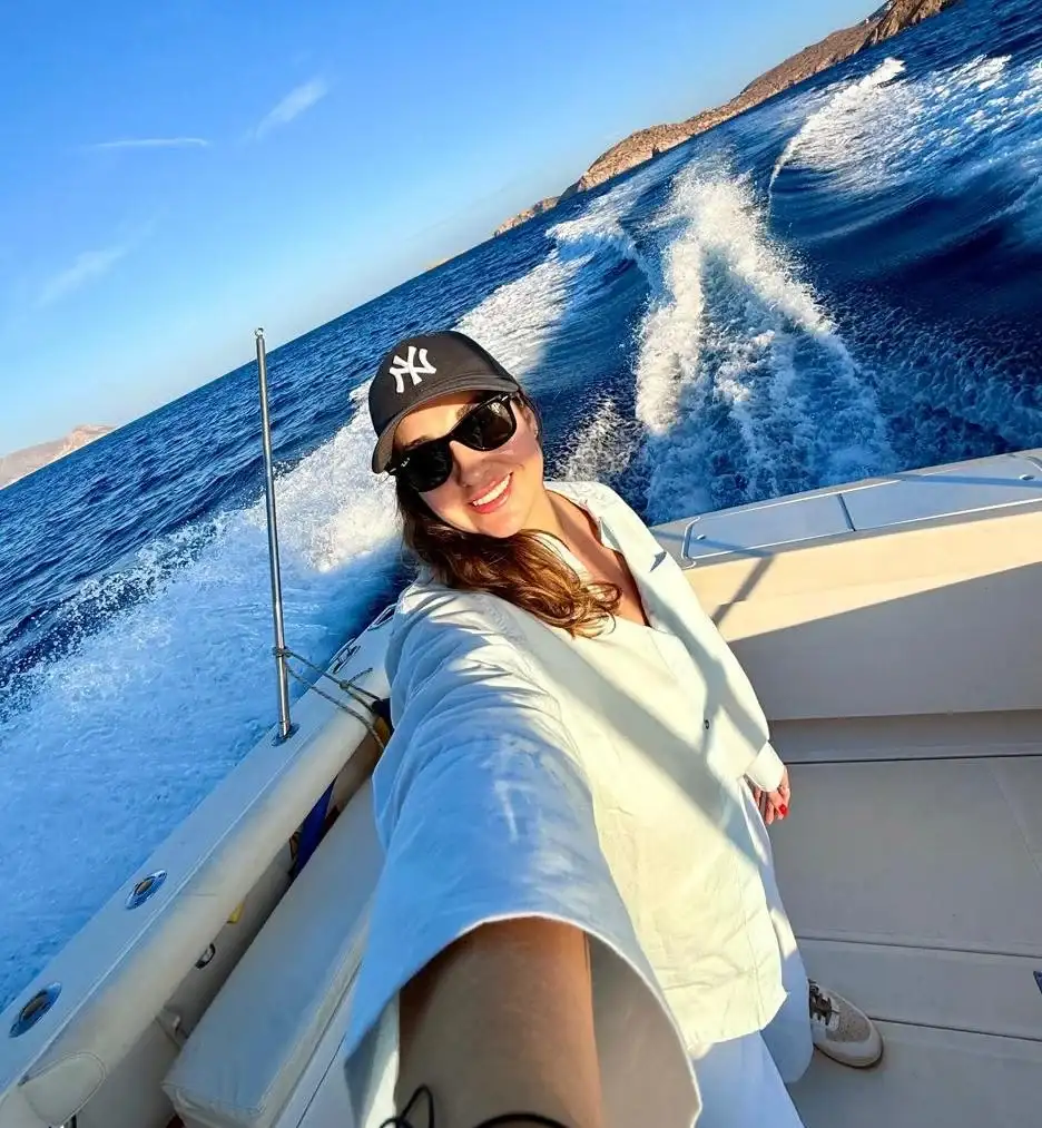 El mar Egeo es protagonista desde la llegada a la isla de Ios