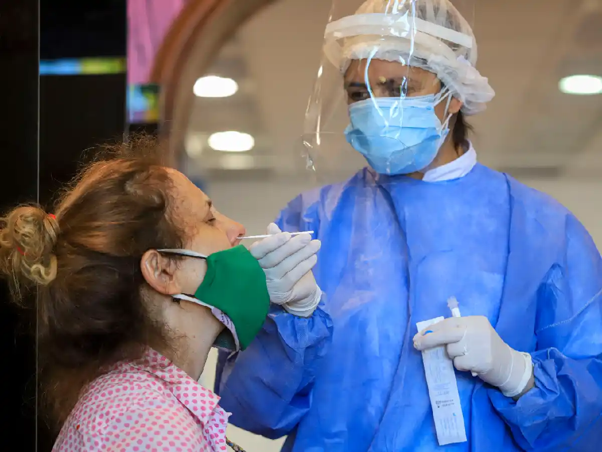 Otras 107 personas murieron y 5.884 fueron diagnosticadas con coronavirus en el país