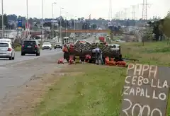 La Cámara Empresaria denunció ante la Defensoría del Pueblo la venta ambulante en la banquina de la 226
