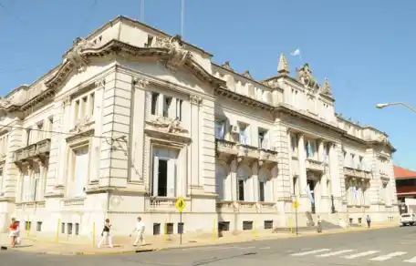 Un policía detenido por asaltar a una joven