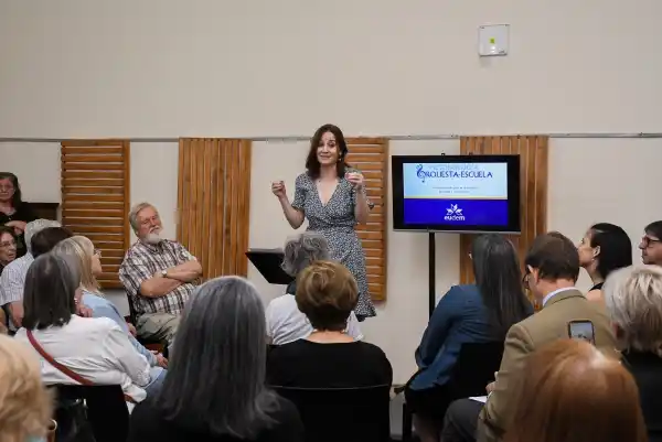 Valeria Atela presentó el libro “Metodología de la Orquesta-Escuela”