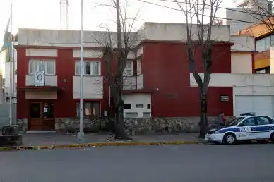Le roban a una médica, tras romper el vidrio de su auto