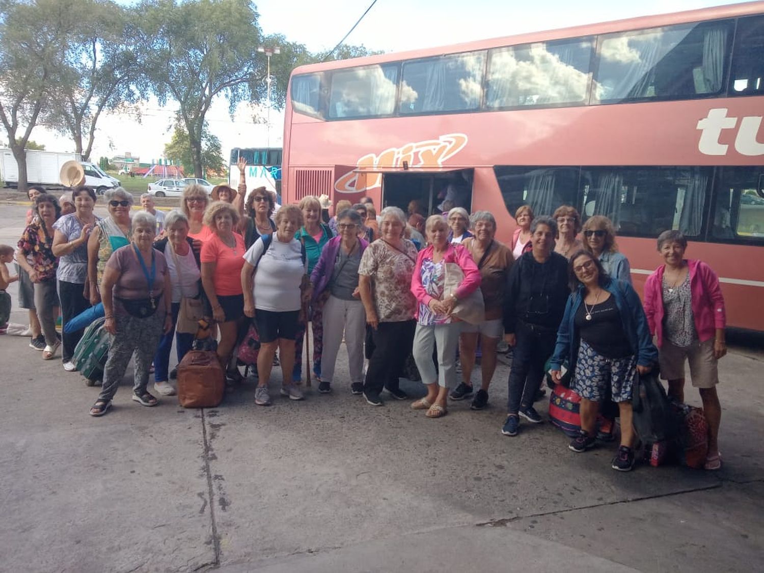 Con viajes recreativos al balneario de San Cayetano finalizaron las colonias de vacaciones municipales