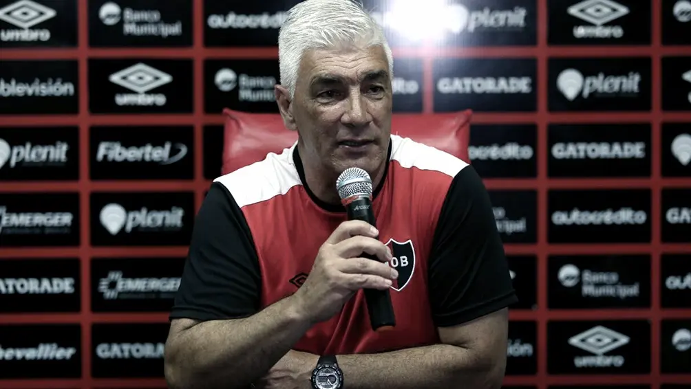 Omar De Felippe dejó de ser el técnico de Newell`s