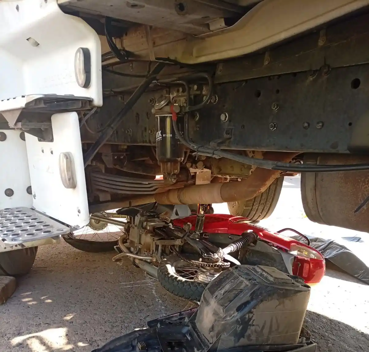 Gravísimo accidente de tránsito en una esquina de la ciudad: falleció una mujer embarazada - 3