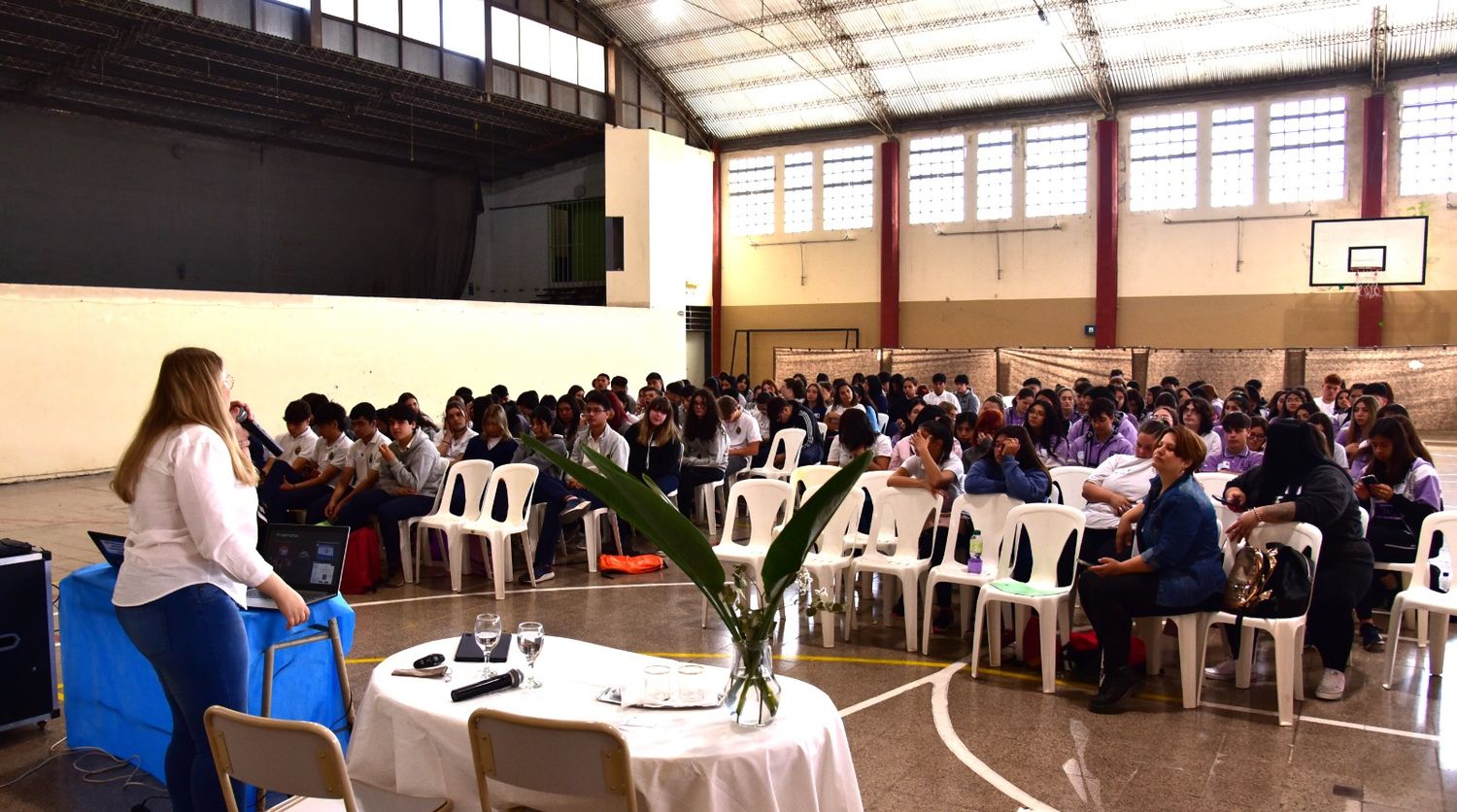 En la Escuela Ravetti se desarrolla el primer Congreso de Economía y Cultura digital