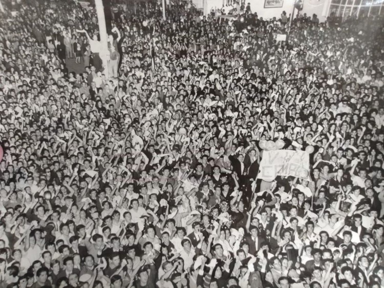 Lautaro Martínez saludará desde un balcón histórico de Bahía Blanca: En 1966 reunió a 40 mil personas y en 2002 estuvo Ginobili