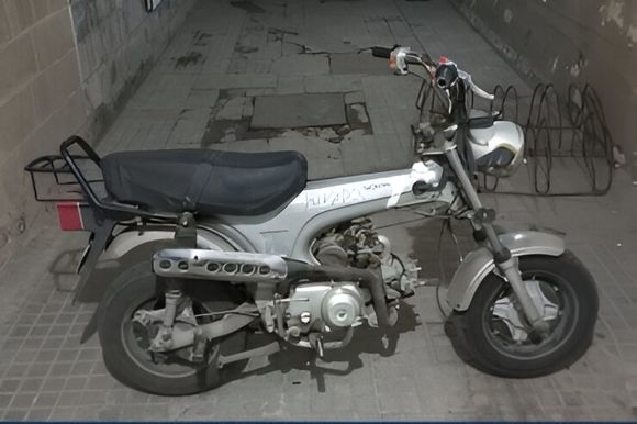 Chico de 13 años atrapado por vecinos tras llevarse una moto fue puesto a disposición de la Justicia