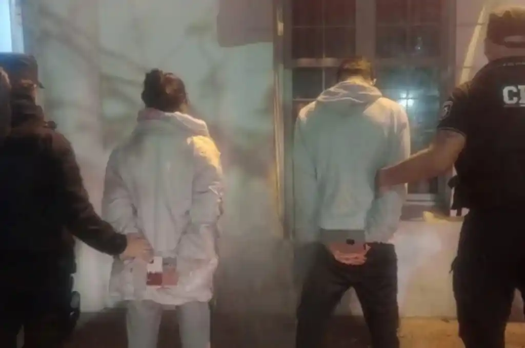 La pareja detenida fue trasladada a la comisaría 8va.