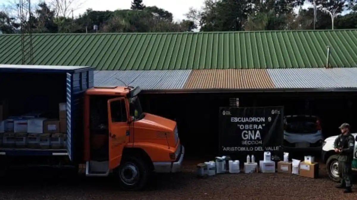 Golpe al contrabando: decomisan bidones, botellas y bolsas con herbicidas y hormiguicidas