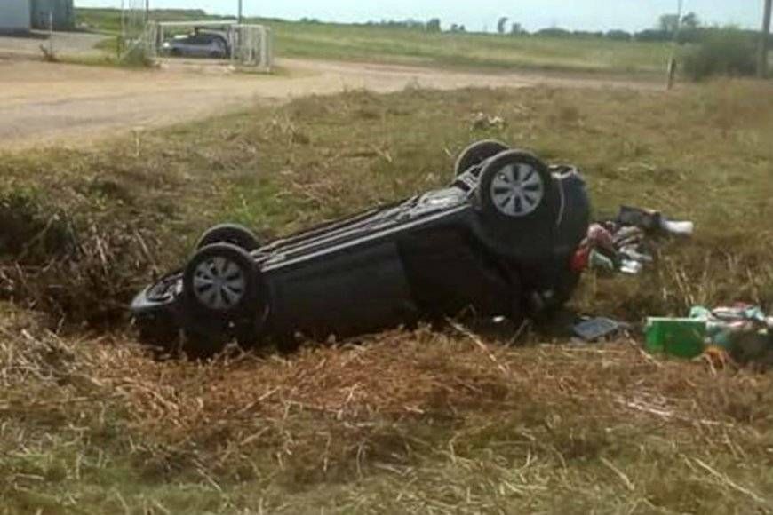 Viajaban a Colón, se equivocaron de ruta y terminaron con las 4 ruedas hacia arriba