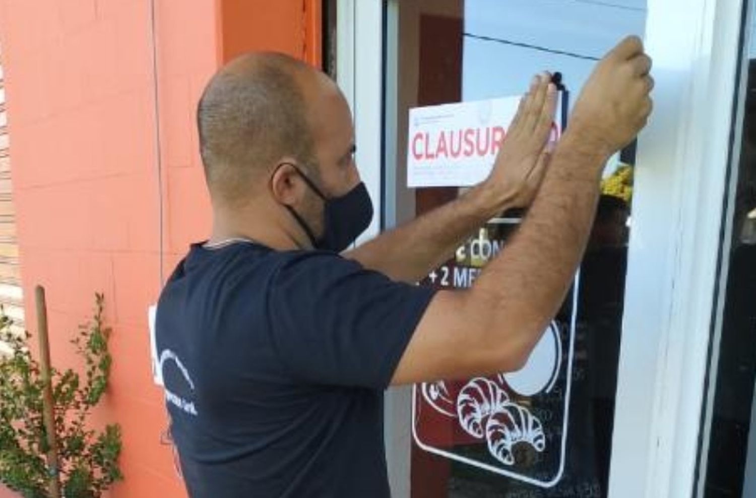 Clausuraron feria del barrio Libertad: tenía deficiencias en seguridad y funcionaba una panadería clandestina