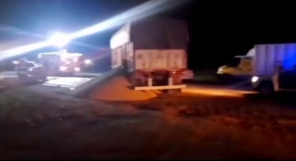 Accidente fatal en ruta 88: Auto chocó contra un acoplado que se soltó de un camión