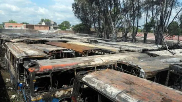 Almirante Brown: Se incendiaron 80 colectivos de la línea 271