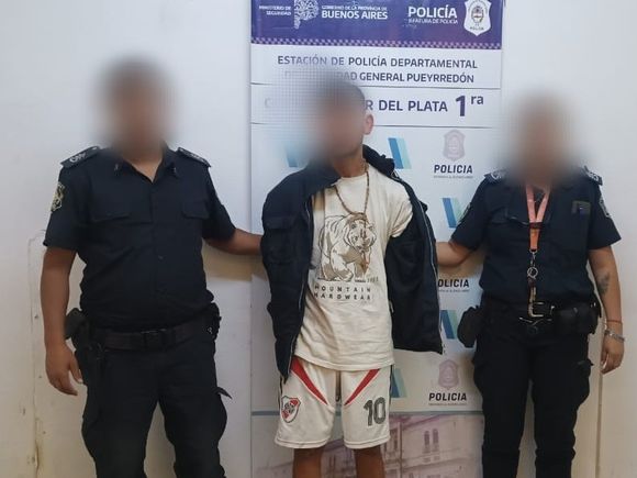 Rompió la ventanilla de una camioneta, robó una caja de herramientas y lo atrapan en la Peatonal