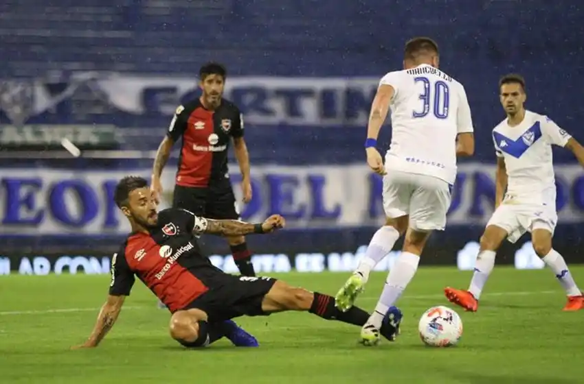 Newells no estuvo a la altura en el debut y perdió con justicia ante Vélez