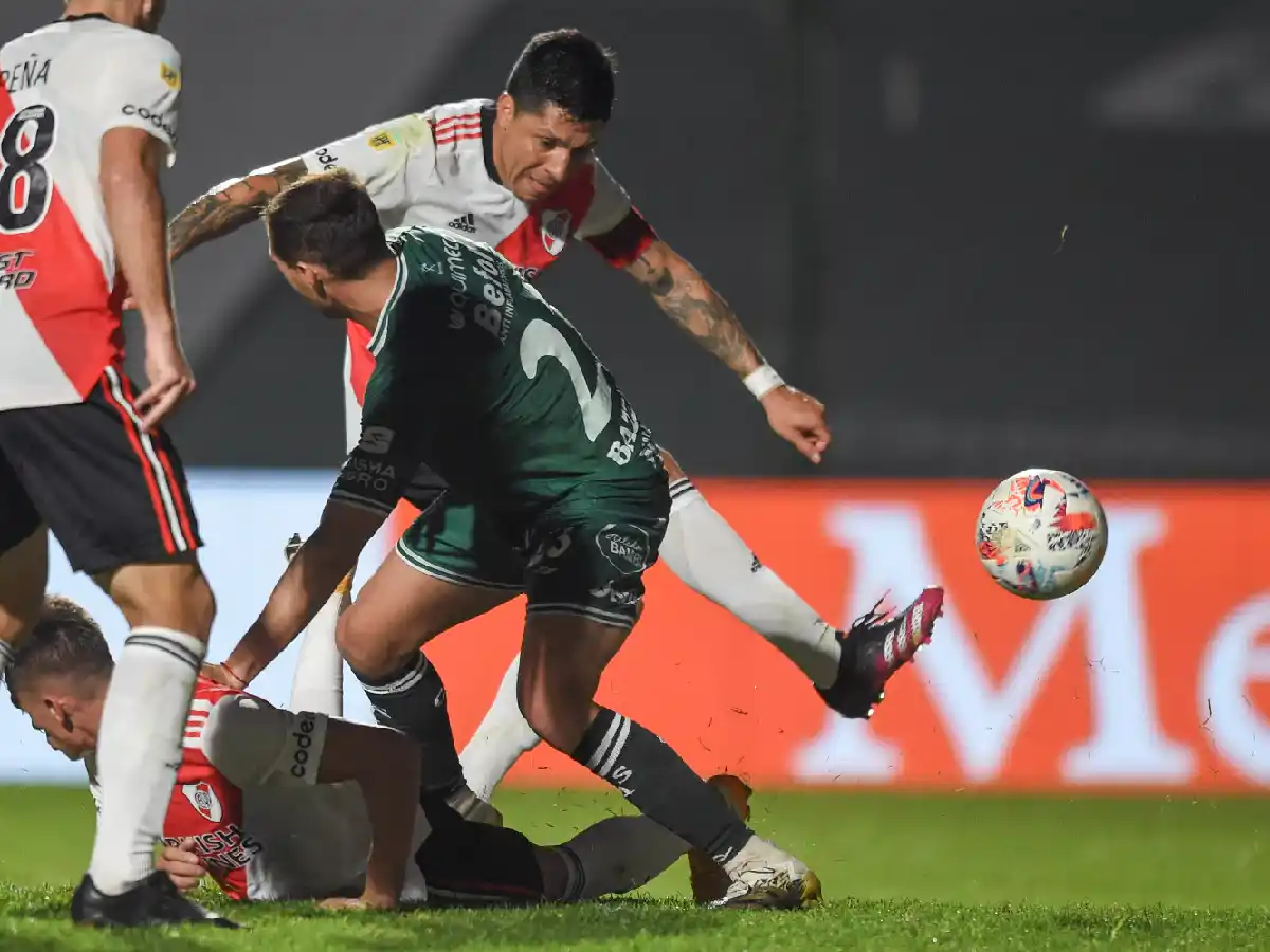 Enzo Pérez le dio un triunfo agónico a River