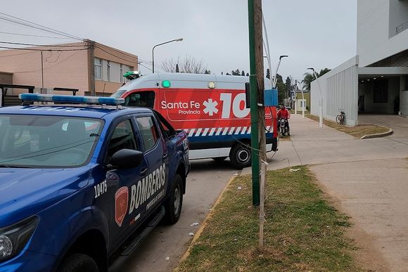 Un hombre se atrincheró y atacó a machetazos a la policía: violento episodio en barrio Amancay