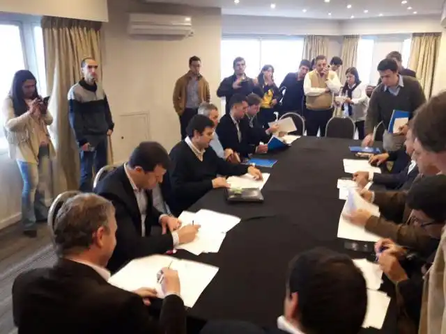 Larroque: El municipio firmó convenio con Nación para la compra de dos utilitarios