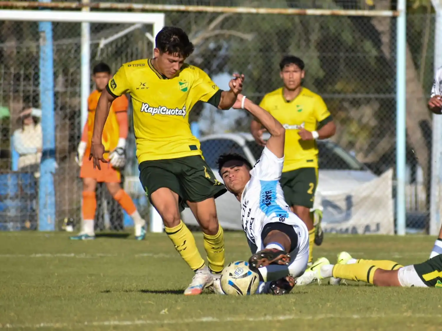 La Crema perdió como local 4 a 2 con el Halcón de Varela por el Torneo Proyección. Foto: @OficialAMSyD