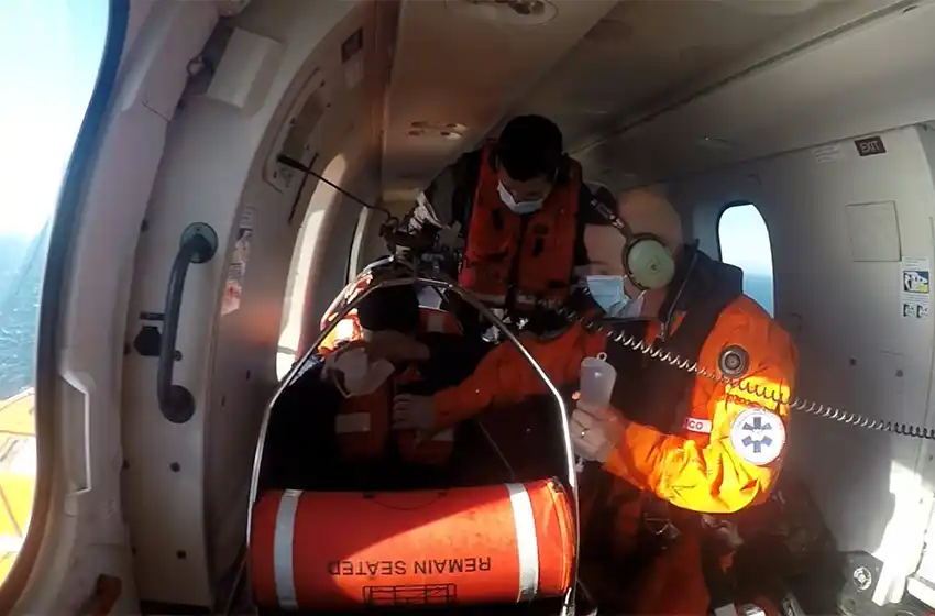 Emergencia en el mar: Prefectura aeroevacuó a un tripulante enfermo