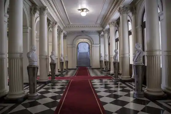 El Gobierno Nacional pondrá el busto de Carlos Menem en la Casa Rosada