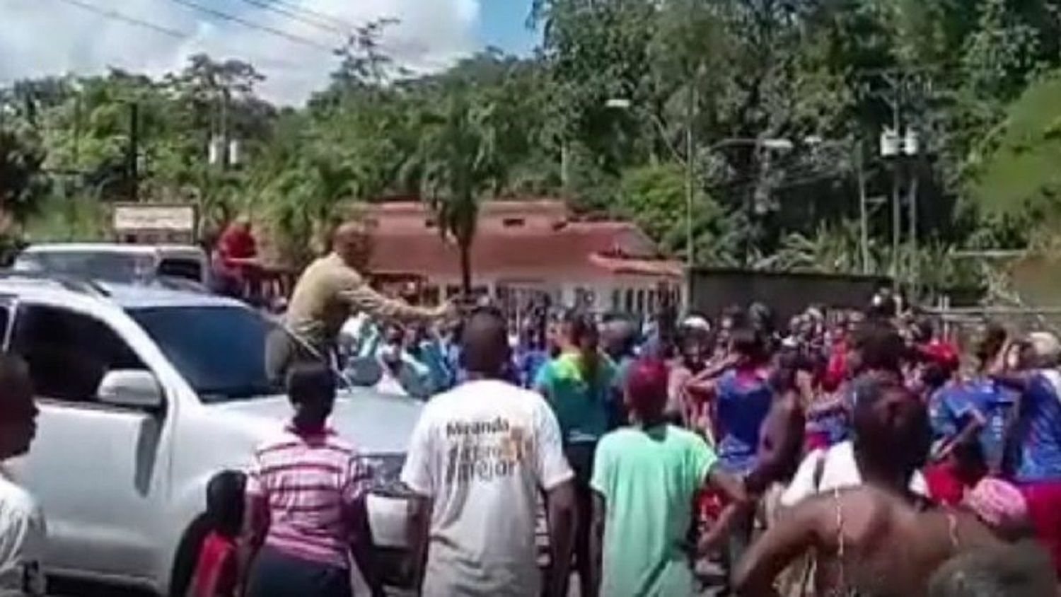 ¡LA ESCUELA SE ESTÁ CAYENDO! Gritos que el gobernador de Miranda no pudo callar en Barlovento