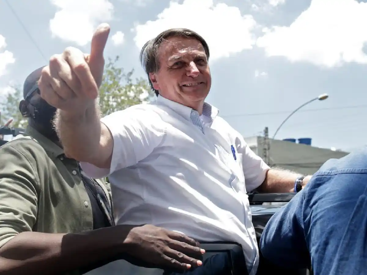 Tras la internación, Bolsonaro se recupera y los médicos descartan la cirugía