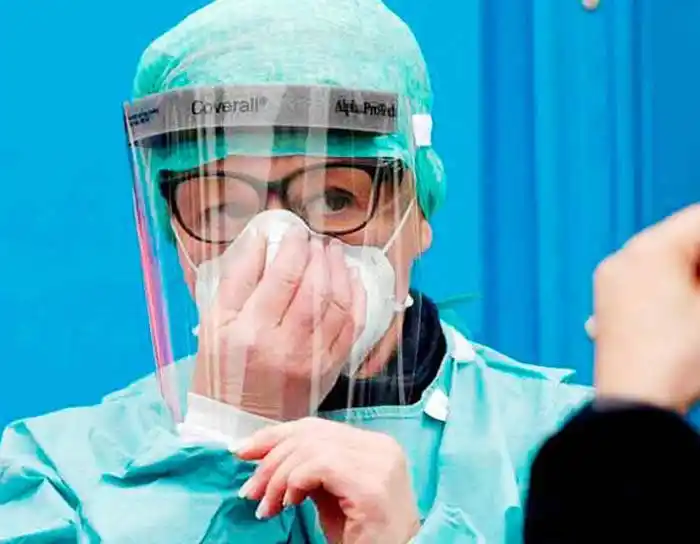 Gremio médico piden que el bono de $5.000 lo cobren otros 120 mil trabajadores