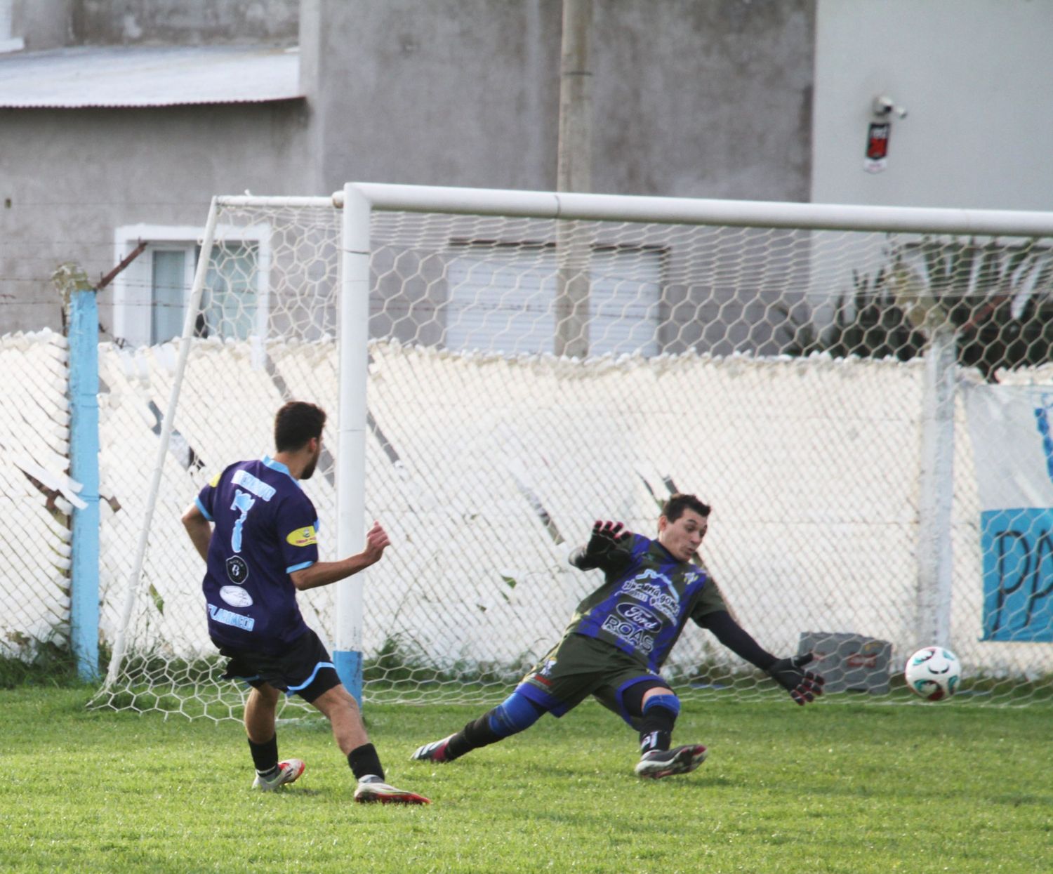 Segunda: victoria clave para Claromecó