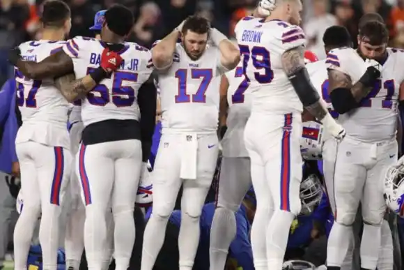 Jugador de la NFL sufrió un infarto en pleno partido
