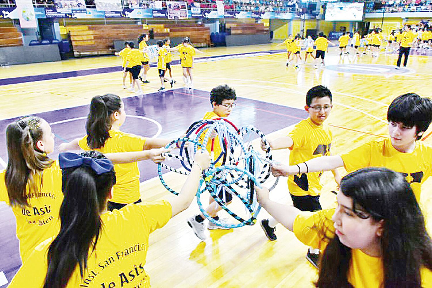 Exitosa gala gimnástica de la Coordinación 
de Educación Física con 1.700 participantes