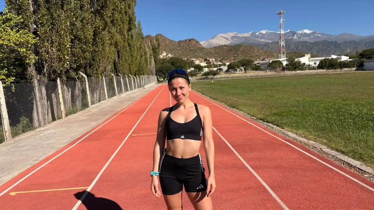 Verina Vezzi en plena preparación en la pista de Cachi, Salta