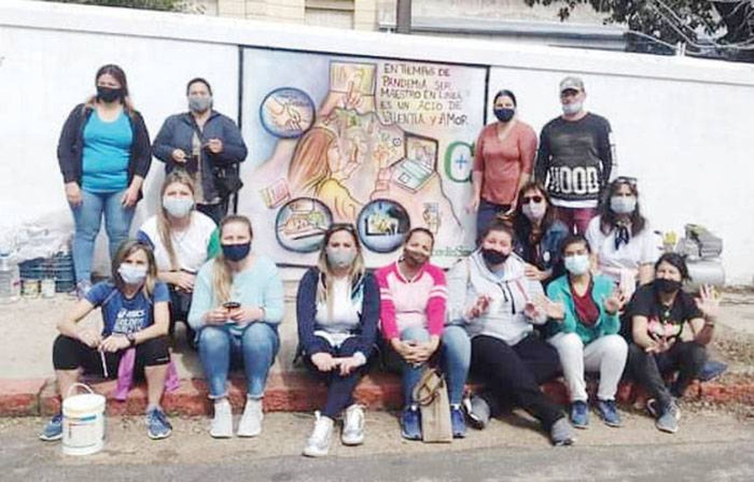 Murales en homenaje a los docentes en la  Escuela Normal Concordia