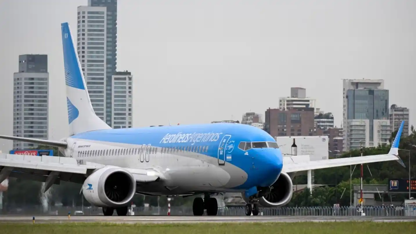 Paro de pilotos en Aerolíneas Argentinas: a qué hora es, cuánto dura y los vuelos suspendidos (Foto: AFP/Luis Robayo).