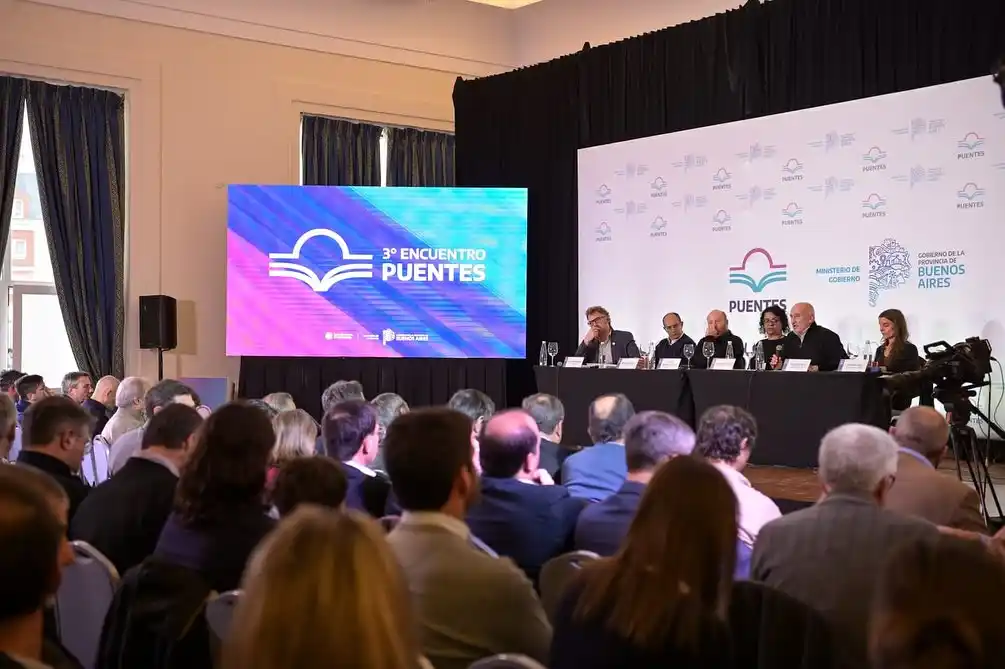 Marcelo Aba, rector de la Unicen, formó parte del Tercer Encuentro del Programa Puentes en Mar del Plata