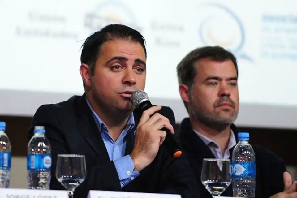 El intendente Piaggio viajó a Barcelona a participar de una exposición mundial